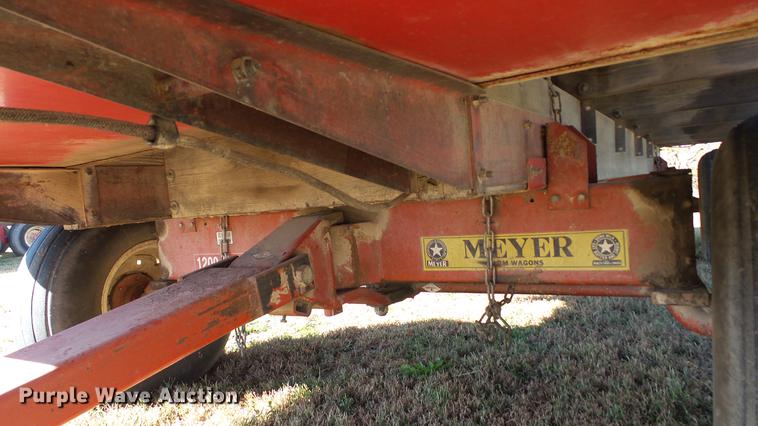 image for item DC1028 Gehl 980 forage wagon