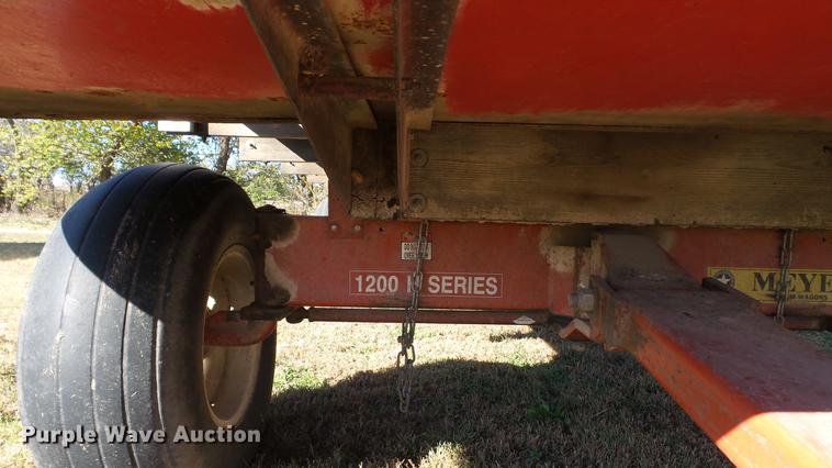 image for item DC1028 Gehl 980 forage wagon