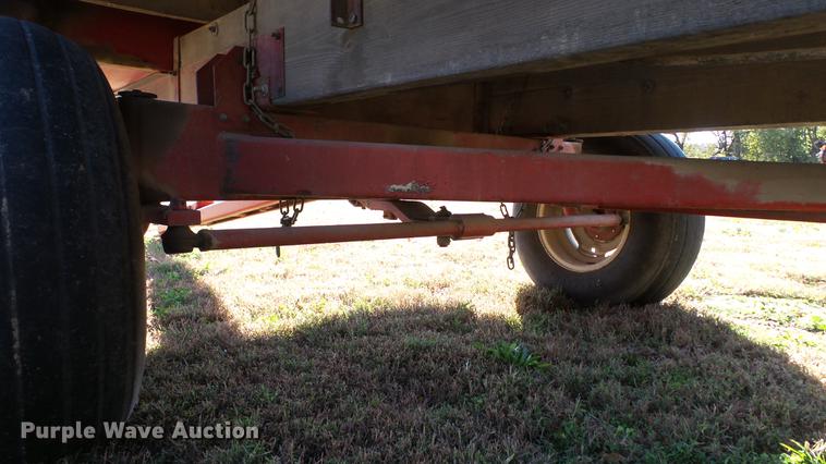 image for item DC1028 Gehl 980 forage wagon