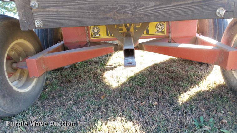 image for item DC1028 Gehl 980 forage wagon