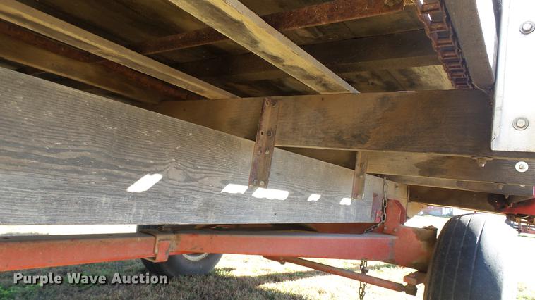 image for item DC1028 Gehl 980 forage wagon