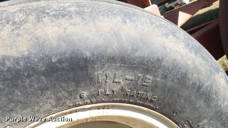 image for item DC1028 Gehl 980 forage wagon