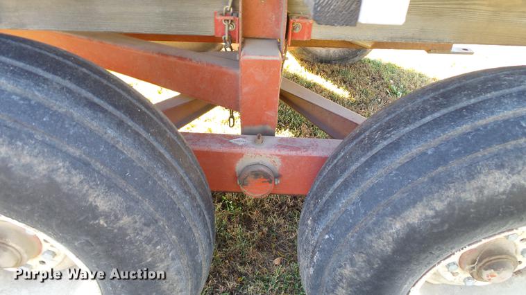 image for item DC1028 Gehl 980 forage wagon