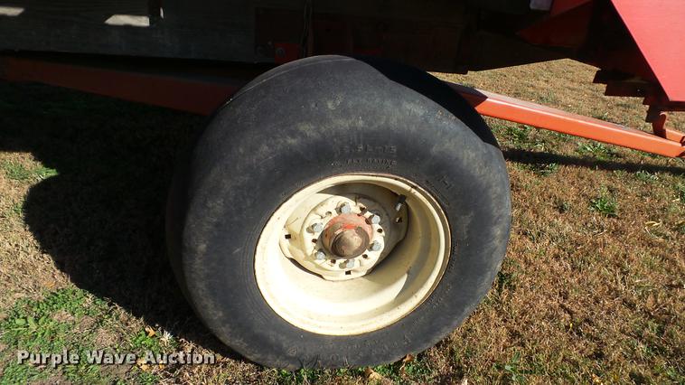 image for item DC1028 Gehl 980 forage wagon