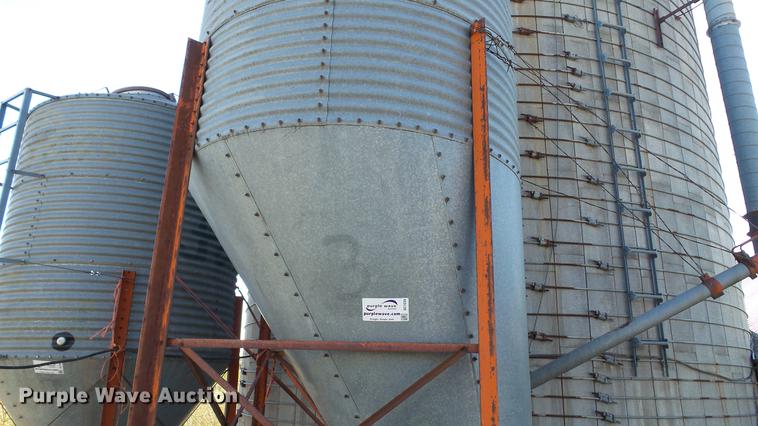 image for item DC1030 Galvanized grain storage bin