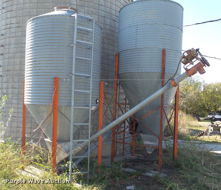 image for item DC1031 Galvanized grain storage bin