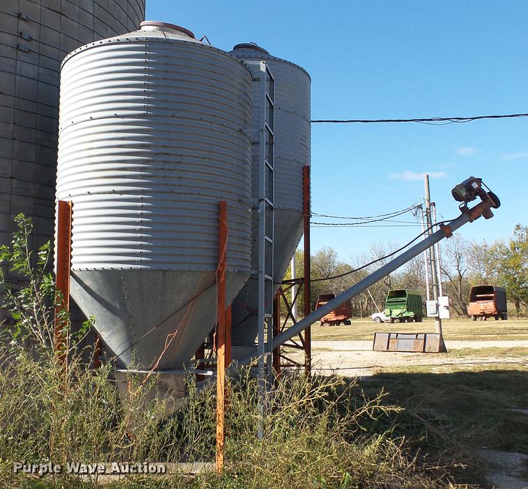 image for item DC1031 Galvanized grain storage bin