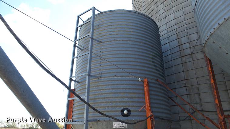 image for item DC1031 Galvanized grain storage bin