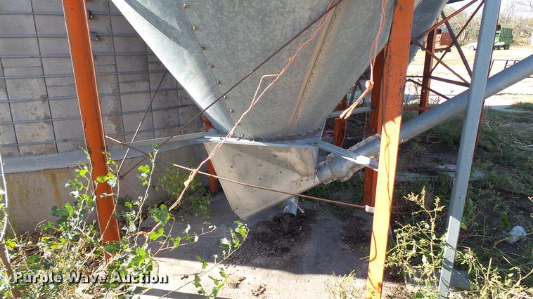 image for item DC1031 Galvanized grain storage bin