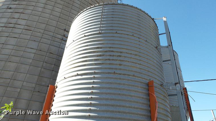 image for item DC1031 Galvanized grain storage bin