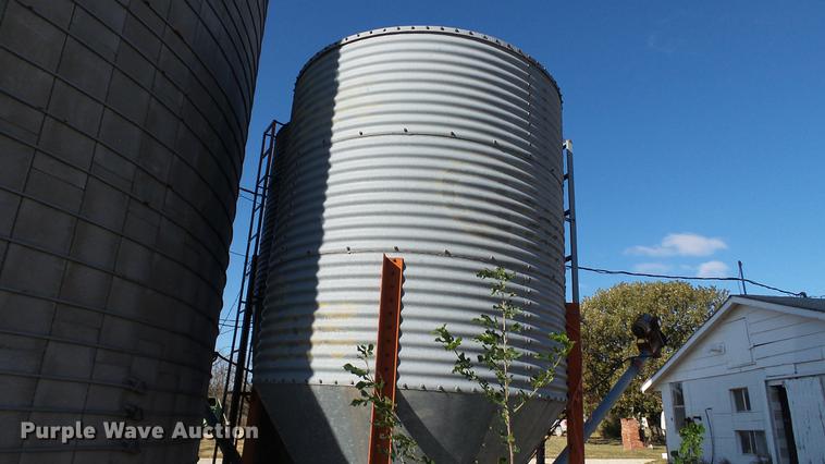 image for item DC1031 Galvanized grain storage bin