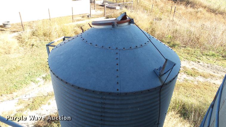 image for item DC1031 Galvanized grain storage bin