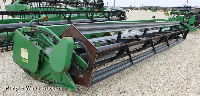 image for item DC3700 1997 John Deere 925R rigid head