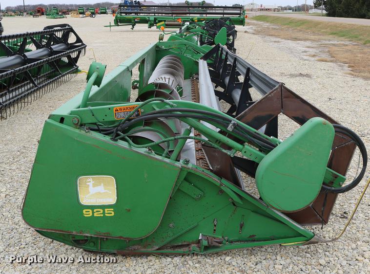 image for item DC3700 1997 John Deere 925R rigid head