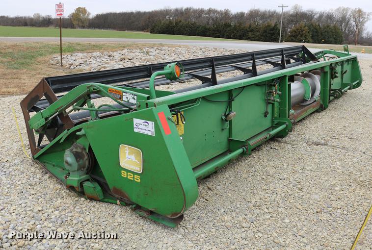 image for item DC3700 1997 John Deere 925R rigid head