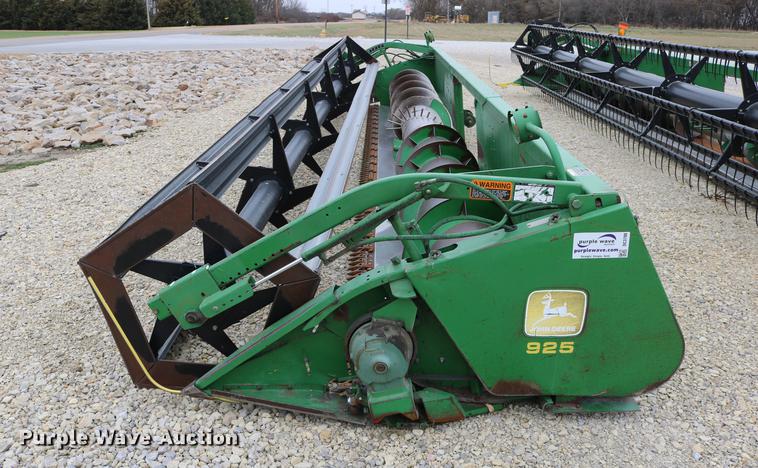 image for item DC3700 1997 John Deere 925R rigid head