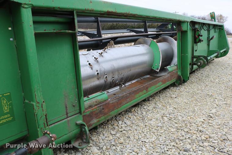 image for item DC3700 1997 John Deere 925R rigid head