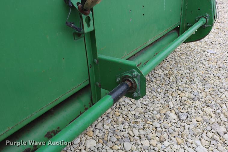 image for item DC3700 1997 John Deere 925R rigid head