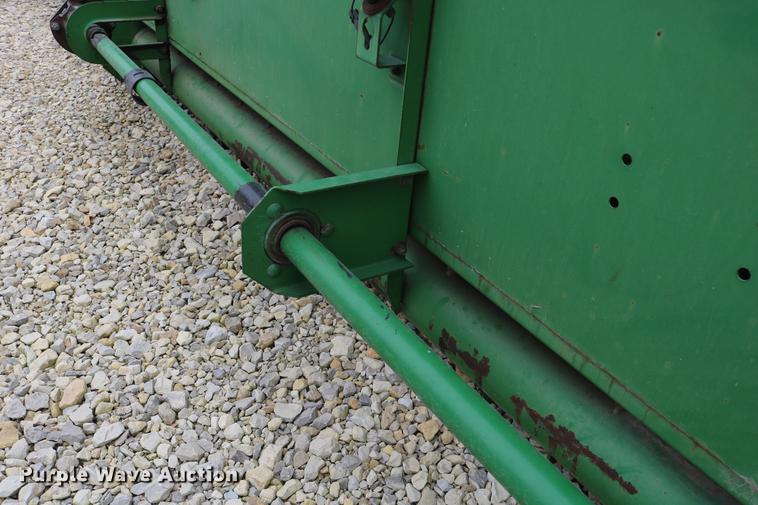 image for item DC3700 1997 John Deere 925R rigid head