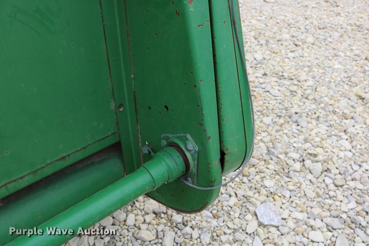 image for item DC3700 1997 John Deere 925R rigid head