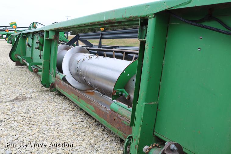 image for item DC3700 1997 John Deere 925R rigid head