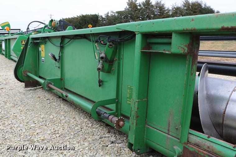 image for item DC3700 1997 John Deere 925R rigid head