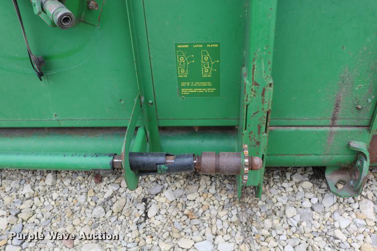 image for item DC3700 1997 John Deere 925R rigid head