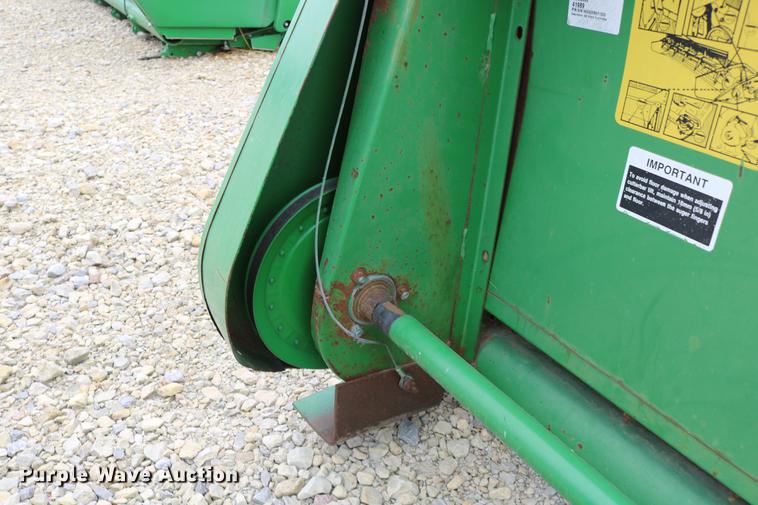 image for item DC3700 1997 John Deere 925R rigid head