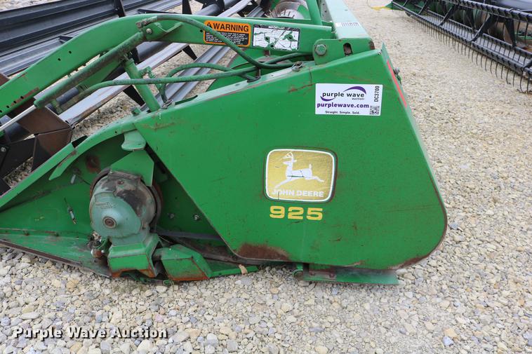image for item DC3700 1997 John Deere 925R rigid head