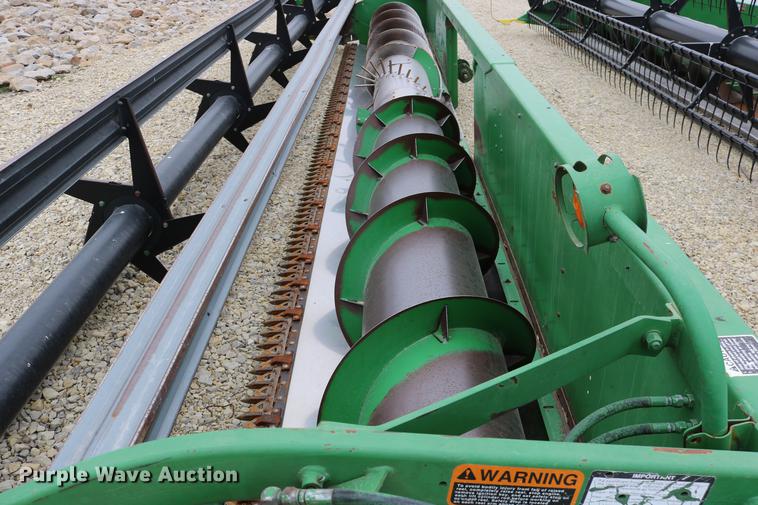 image for item DC3700 1997 John Deere 925R rigid head