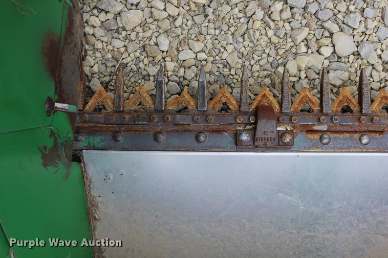 image for item DC3700 1997 John Deere 925R rigid head