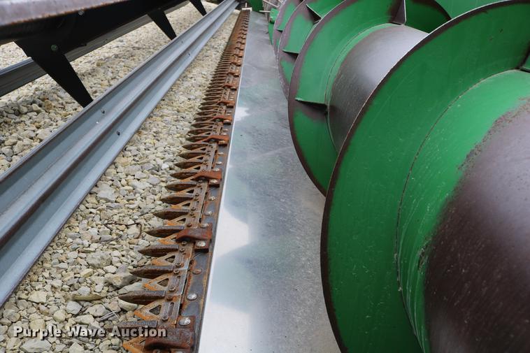 image for item DC3700 1997 John Deere 925R rigid head