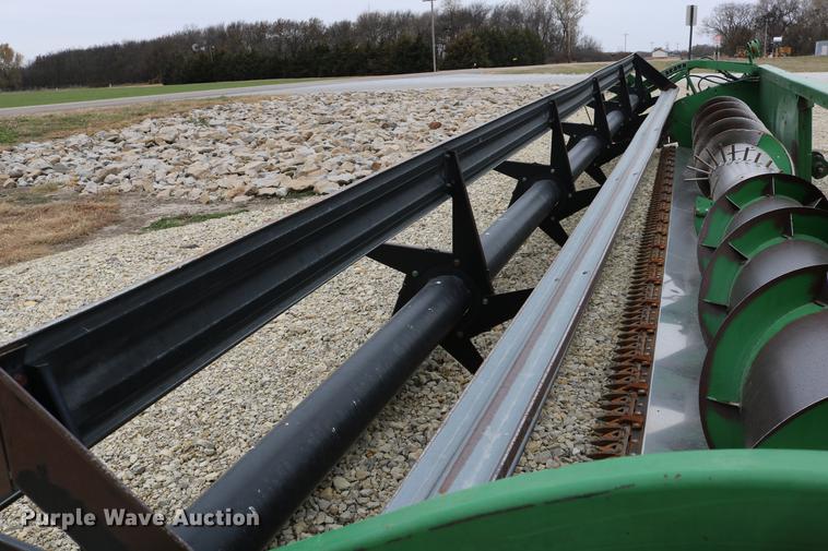 image for item DC3700 1997 John Deere 925R rigid head