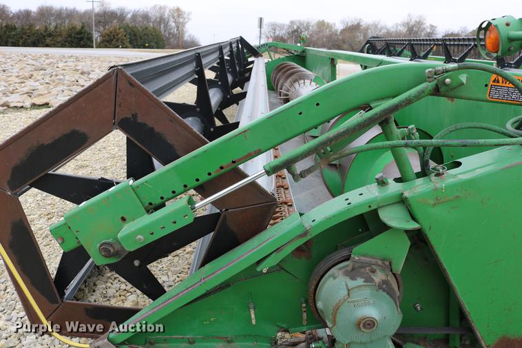 image for item DC3700 1997 John Deere 925R rigid head