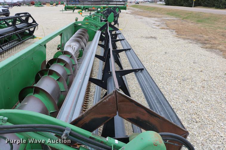 image for item DC3700 1997 John Deere 925R rigid head