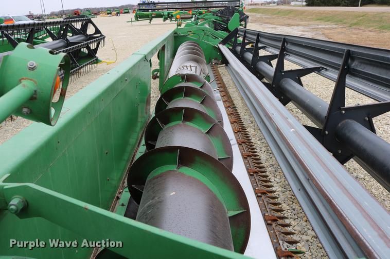 image for item DC3700 1997 John Deere 925R rigid head