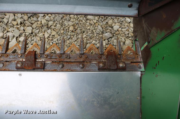 image for item DC3700 1997 John Deere 925R rigid head