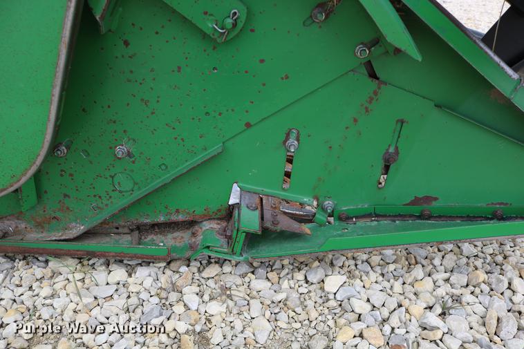 image for item DC3700 1997 John Deere 925R rigid head