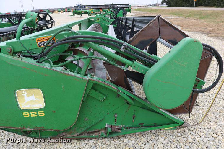image for item DC3700 1997 John Deere 925R rigid head