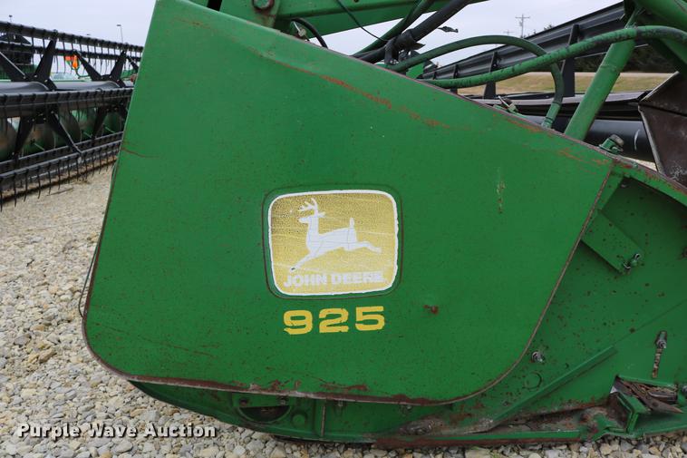image for item DC3700 1997 John Deere 925R rigid head