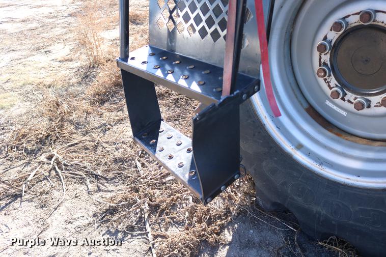 image for item DC3708 1996 Gleaner R72 combine