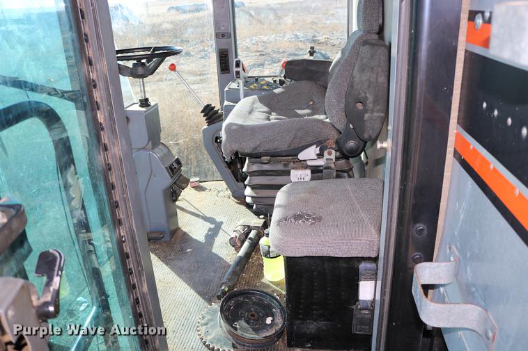 image for item DC3708 1996 Gleaner R72 combine