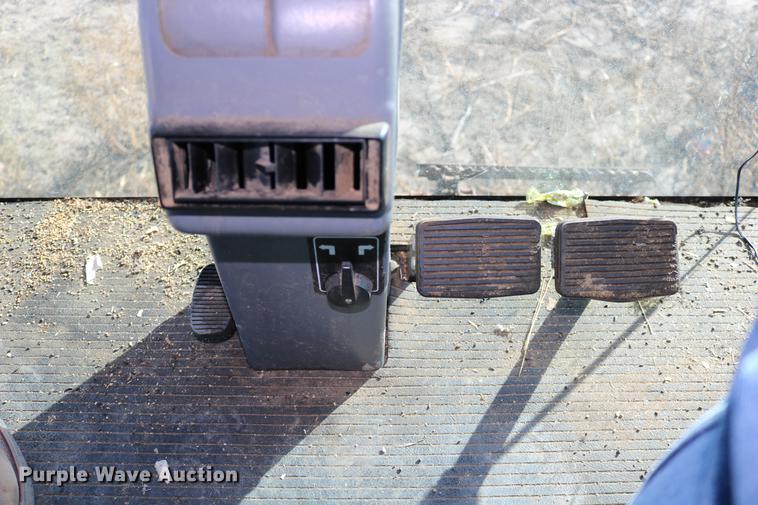 image for item DC3708 1996 Gleaner R72 combine