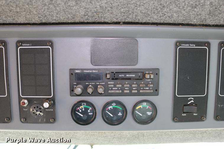 image for item DC3708 1996 Gleaner R72 combine