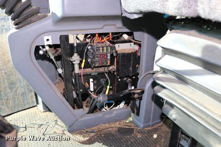 image for item DC3708 1996 Gleaner R72 combine