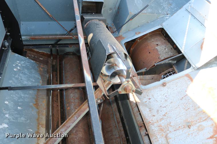 image for item DC3708 1996 Gleaner R72 combine