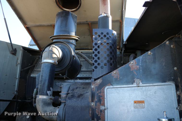 image for item DC3708 1996 Gleaner R72 combine