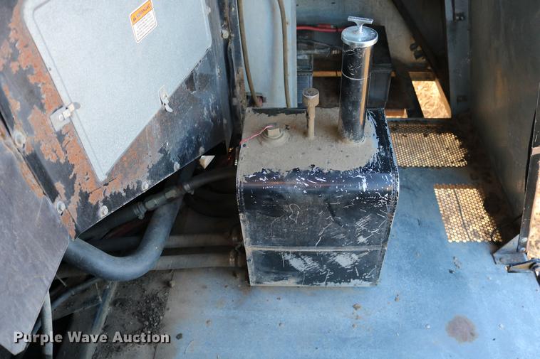 image for item DC3708 1996 Gleaner R72 combine