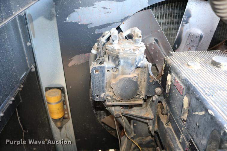 image for item DC3708 1996 Gleaner R72 combine