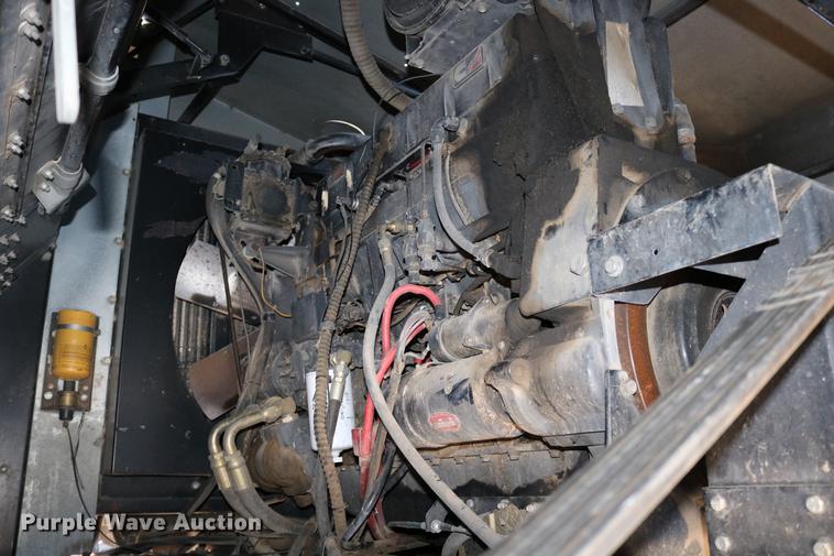 image for item DC3708 1996 Gleaner R72 combine